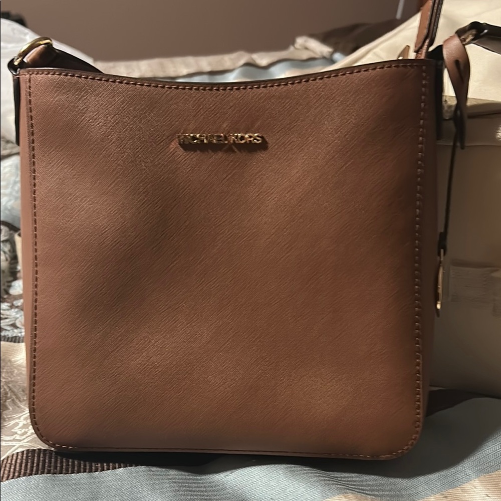 Michael Kors Jet Set Travel Messsenger Crossbody Bag